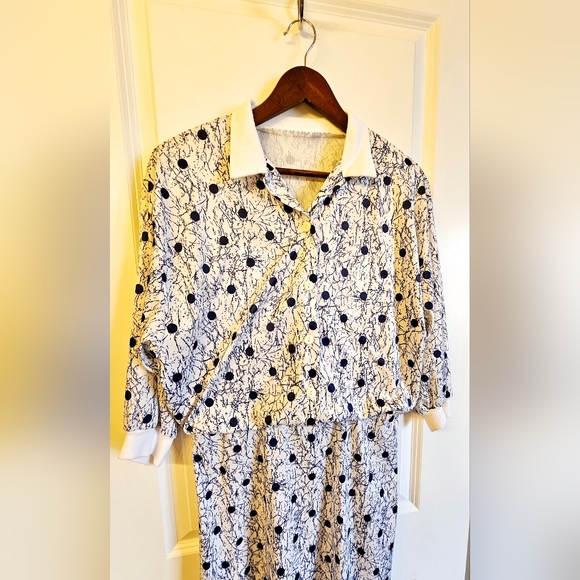 Vintage 70s/80s White Secretary Dress in Navy Abstract Print - Picture 3 of 7